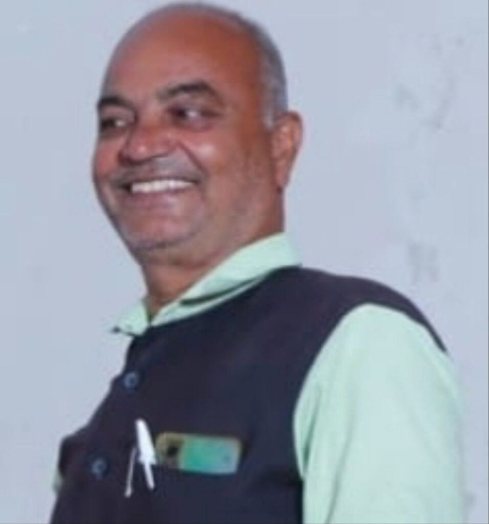 रोटी बैंक के संचालक संजय सिंह शिन्दे ने घर से बिछड़ी 90 वर्ष की बुजुर्ग महिला को उसके परिवार से मिलाया | New India Times