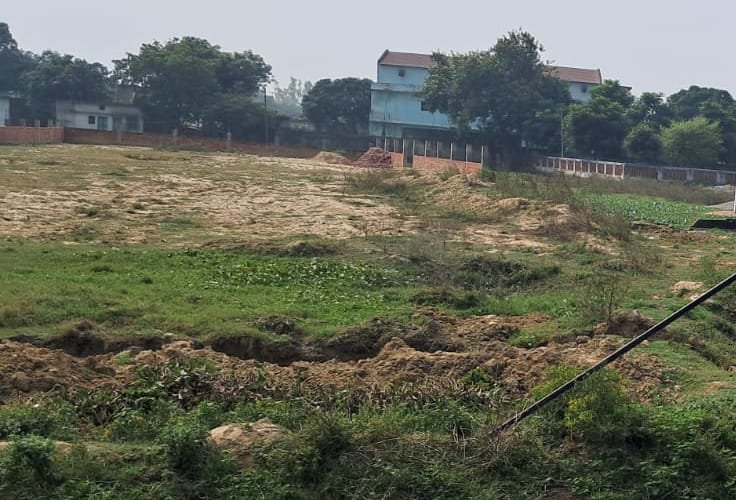 रामलीला पार्क निर्माण में विवाद: बेवा की निजी भूमि पर कथित कब्ज़ा, नगर पंचायत खीरी पर लापरवाही और भ्रष्टाचार के आरोप | New India Times