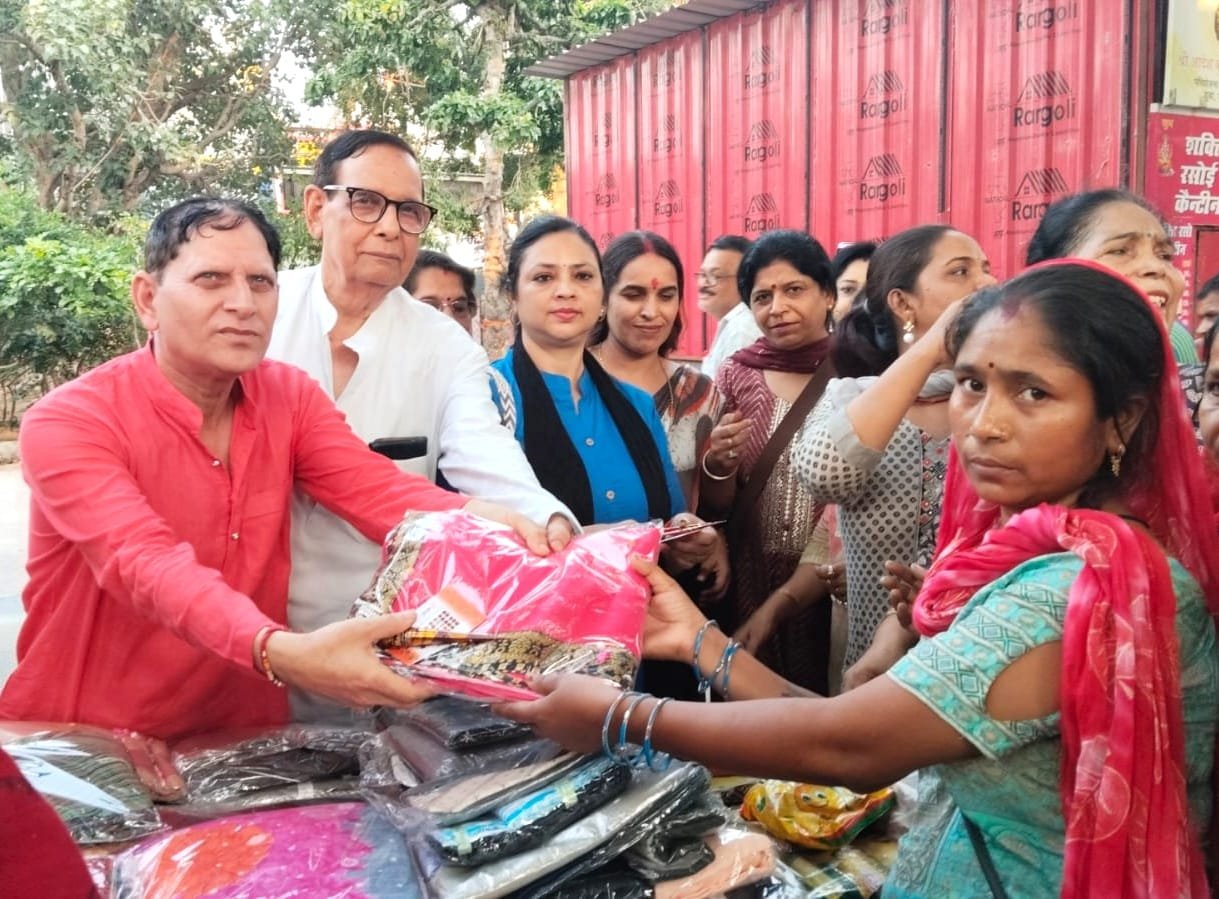 ब्रज यातायात एवं पर्यावरण जनजागरूकता समिति ने जिला अस्पताल में जरूरतमंदों को दी मुस्कान | New India Times