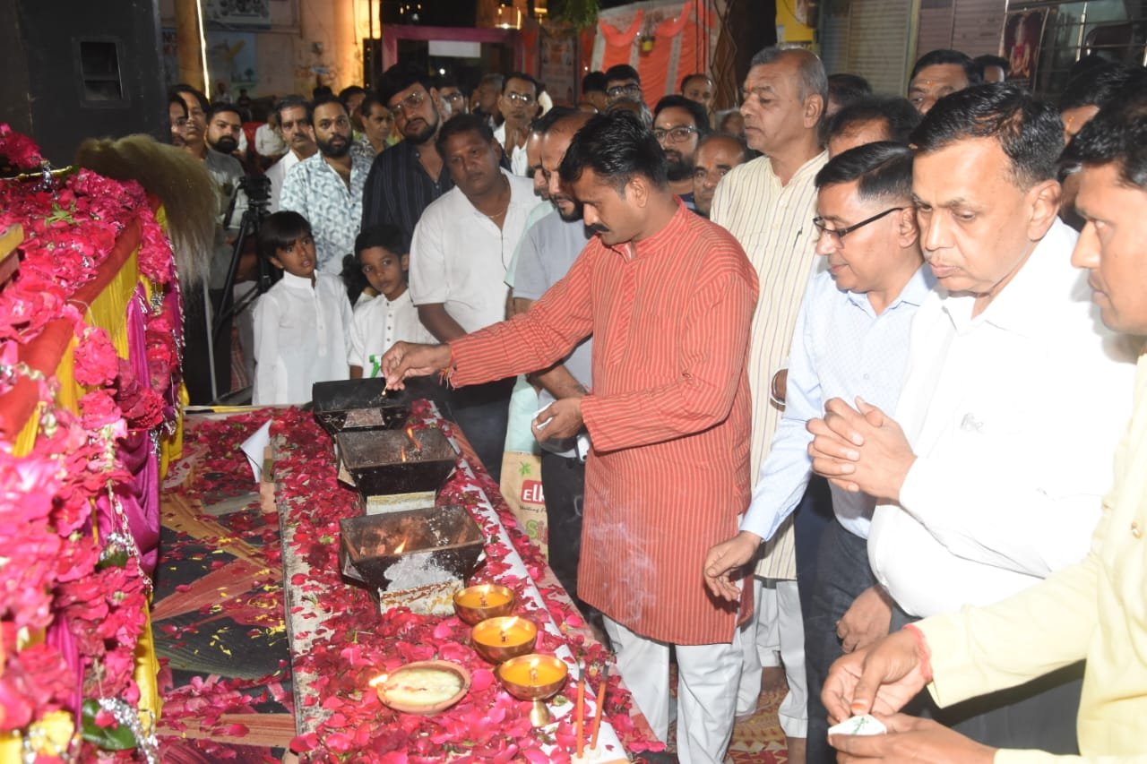 बैंड-बाजों के साथ धूमधाम से भैरव देव को अर्पित किया गया छप्पन प्रकार का नैवेद्य, श्री नाकोड़ा पार्श्वभैरव भक्ति संध्या में अनेक श्रीसंघों ने दर्ज कराई अपनी उपस्थिति | New India Times