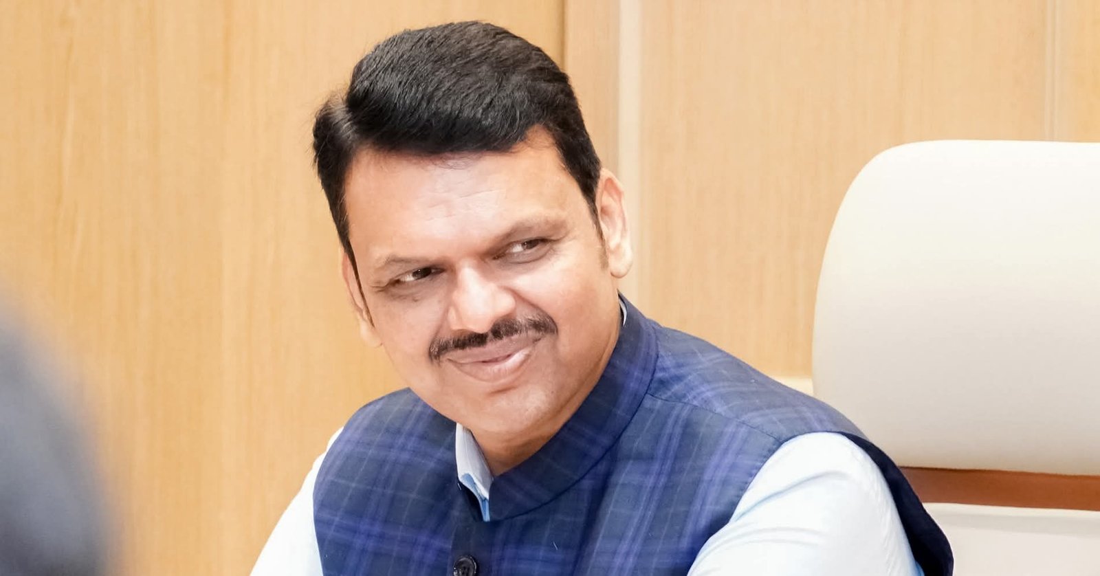 देवेन्द्र फडणवीस सरकार का दोगलापन : बिजली के रेट में पहले कटौती फ़िर बढ़ोतरी | New India Times