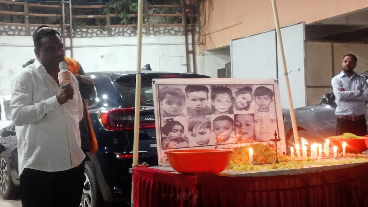 स्वास्थ्य सेवाओं की बदहाली पर ग्रामीणों का आक्रोश, शव रखकर किया प्रदर्शन | New India Times