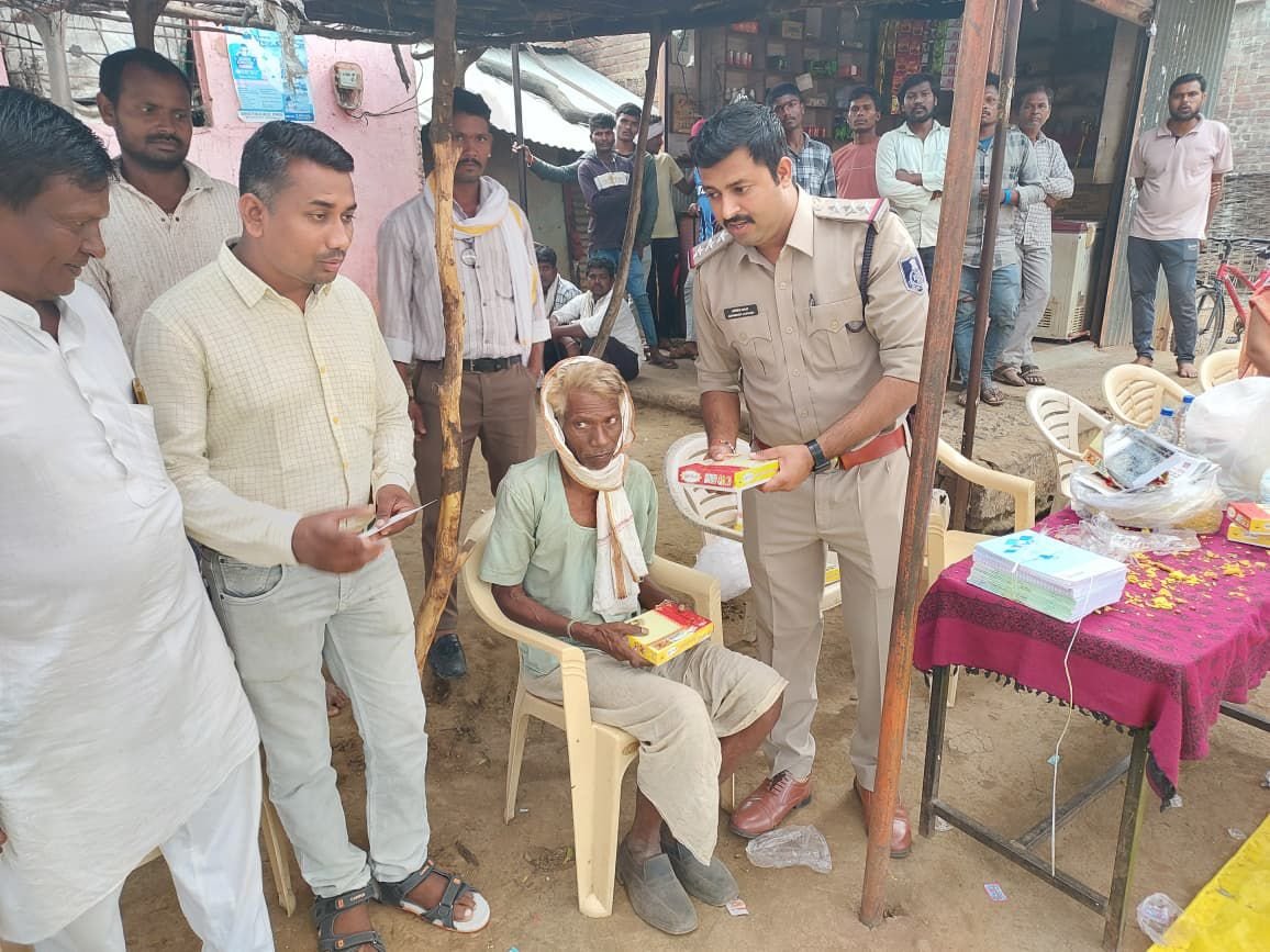 थाना खकनार पुलिस ने ग्राम चिड़ियामाल में बच्चों के साथ मनाई दीपावली, सामाजिक सरोकार की पेश की मिसाल 1 थाना खकनार पुलिस ने ग्राम चिड़ियामाल में बच्चों के साथ मनाई दीपावली, सामाजिक सरोकार की पेश की मिसाल | New India Times