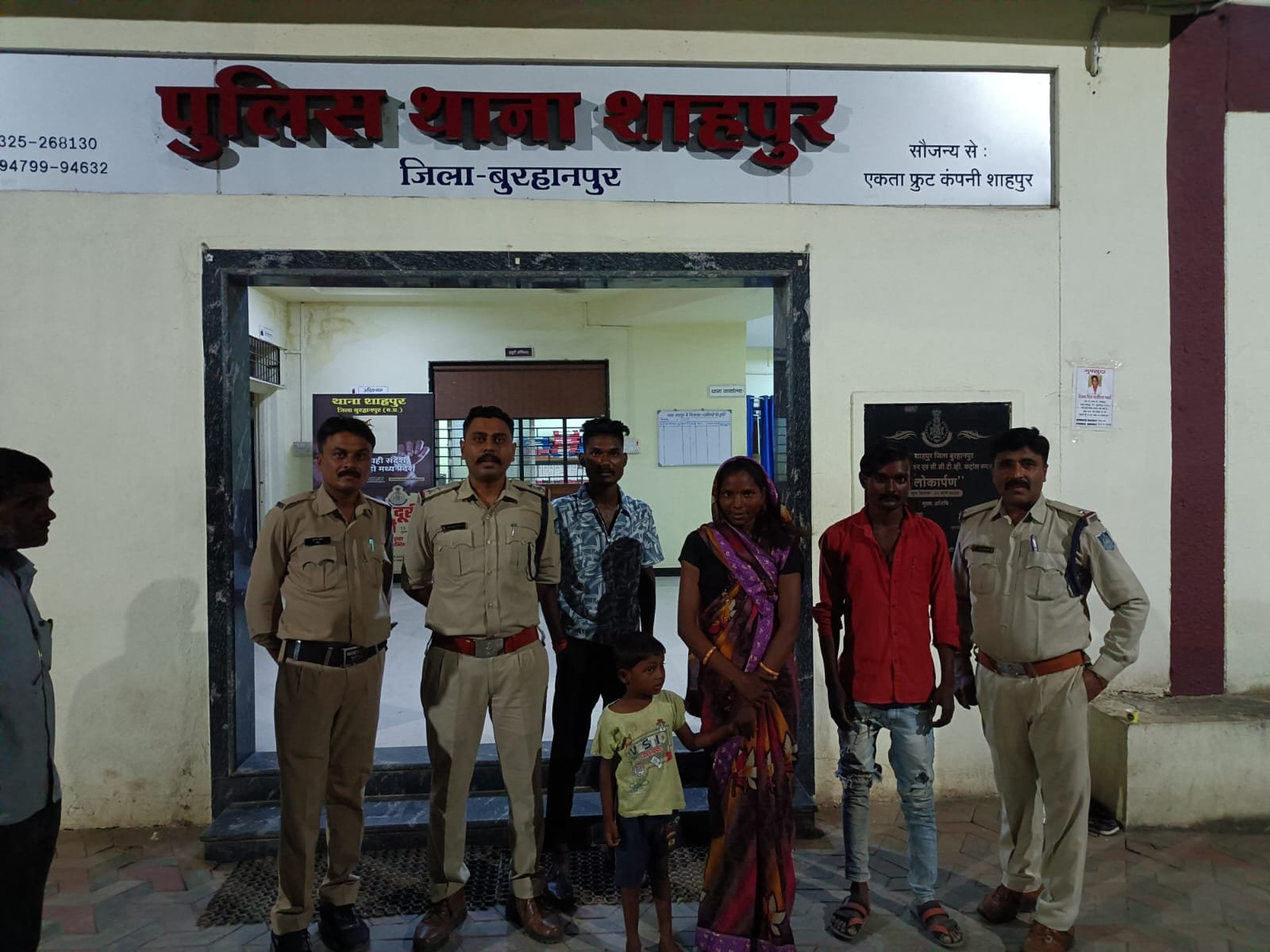 दीपावली पर बुरहानपुर पुलिस की सराहनीय पहल: सिटी कोतवाली और शाहपुर पुलिस ने बिछड़े दो मासूम बच्चों को परिजनों से मिलाया 1 दीपावली पर बुरहानपुर पुलिस की सराहनीय पहल: सिटी कोतवाली और शाहपुर पुलिस ने बिछड़े दो मासूम बच्चों को परिजनों से मिलाया | New India Times