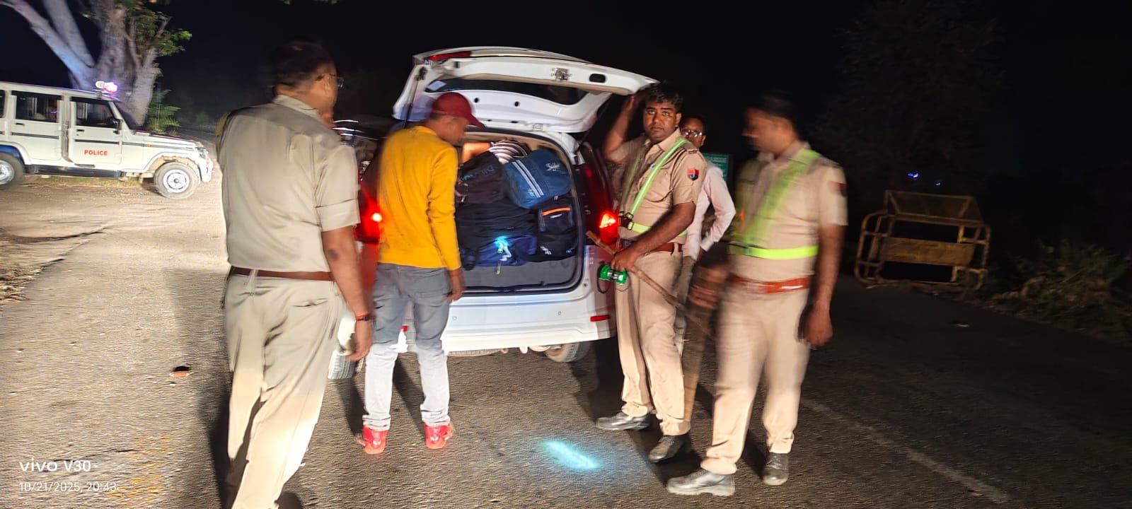 दीपावली महापर्व को लेकर जिले में लगातार जिला पुलिस की नाकाबंदी व चेकिंग अभियान जारी 1 दीपावली महापर्व को लेकर जिले में लगातार जिला पुलिस की नाकाबंदी व चेकिंग अभियान जारी | New India Times