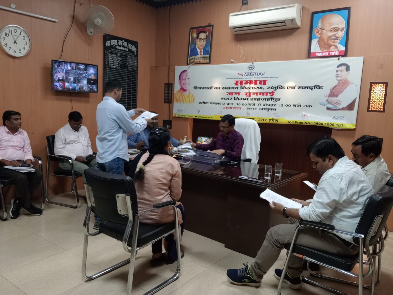 नगर आयुक्त डॉ. विपिन मिश्रा ने सुनी जनसमस्याएं, एक शिकायत का किया मौके पर निस्तारण | New India Times