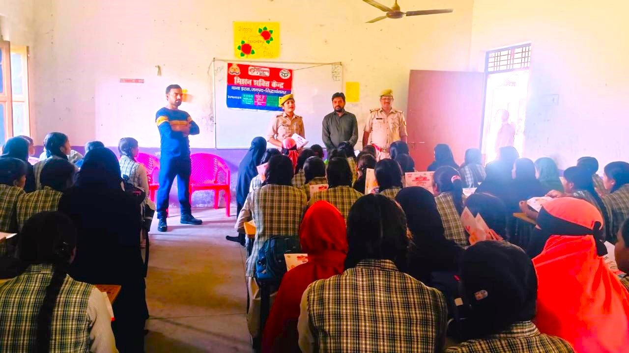 मिशन शक्ति अभियान के तहत फातिमा इंटर कॉलेज सेमरी की छात्राओं को किया गया जागरूक | New India Times