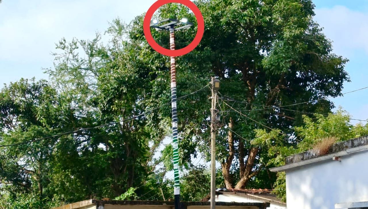 कोल्हिया ग्राम पंचायत में 24 घंटे जलती मर्करी लाइट, जिम्मेदारों की लापरवाही पर उठे सवाल | New India Times