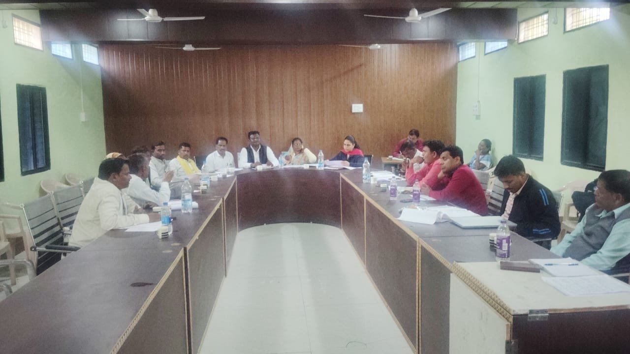 तामिया जनपद पंचायत की बैठक में हंगामा, प्राइवेट ऑपरेटर पहुंचे अधिकारी की जगह, अफसरों पर कार्रवाई की मांग 1 तामिया जनपद पंचायत की बैठक में हंगामा, प्राइवेट ऑपरेटर पहुंचे अधिकारी की जगह, अफसरों पर कार्रवाई की मांग | New India Times