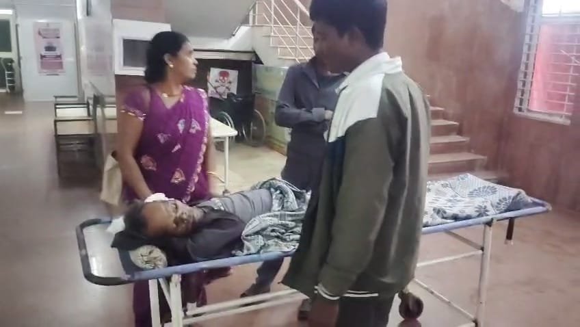 तामिया अस्पताल में लापरवाही: आधे से एक घंटे तक तड़पता रहा होमगार्ड, डॉक्टर नहीं पहुंचे – परिजनों का आरोप 1 तामिया अस्पताल में लापरवाही: आधे से एक घंटे तक तड़पता रहा होमगार्ड, डॉक्टर नहीं पहुंचे – परिजनों का आरोप | New India Times