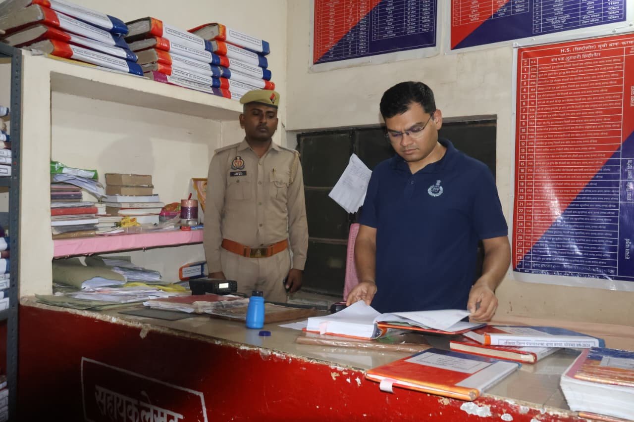 पुलिस अधीक्षक सोनभद्र अभिषेक वर्मा ने किया करमा थाने का आकस्मिक निरीक्षण, दिए आवश्यक दिशा-निर्देश | New India Times