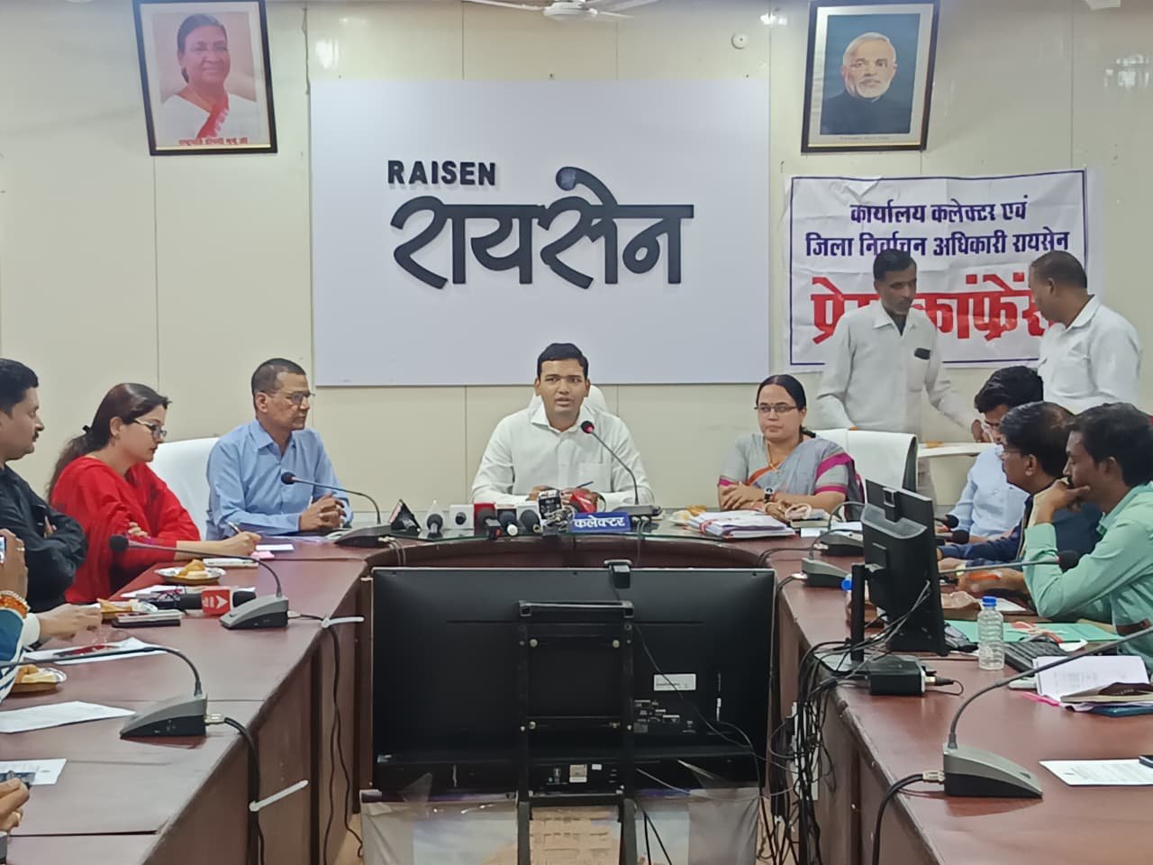 मतदाता सूची के विशेष गहन पुनरीक्षण-2025 को लेकर जिला निर्वाचन अधिकारी विश्वकर्मा ने की प्रेस वार्ता, 4 नवंबर से बीएलओ करेंगे घर-घर सर्वे | New India Times