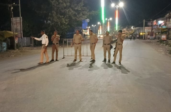 अकोट पुलिस की सतर्कता से दीपावली में शांति, हर चौक पर पुलिस तैनात, नहीं हुई कोई लूटपाट या स्नेचिंग की घटना 1 अकोट पुलिस की सतर्कता से दीपावली में शांति, हर चौक पर पुलिस तैनात, नहीं हुई कोई लूटपाट या स्नेचिंग की घटना | New India Times