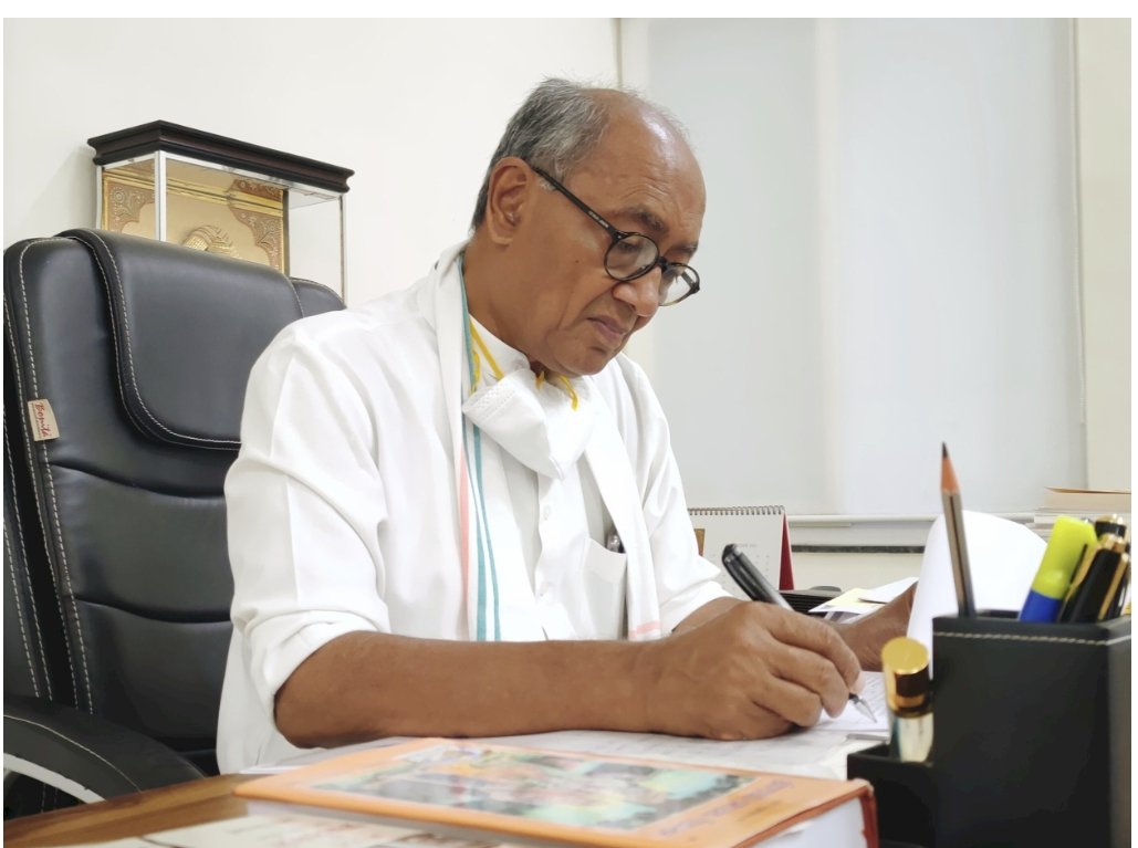 भाजपा विधायक पुत्र एकलव्य गौड़ ने इंदौर में फैलाया साम्प्रदायिक जहर, पुलिस भाजपा के दबाव में मौन: दिग्विजय सिंह | New India Times