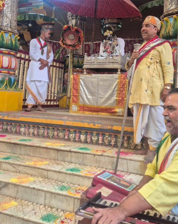 ठाकुर द्वारकाधीश मंदिर में अन्नकूट महोत्सव के हुए भव्य दर्शन 1 ठाकुर द्वारकाधीश मंदिर में अन्नकूट महोत्सव के हुए भव्य दर्शन | New India Times