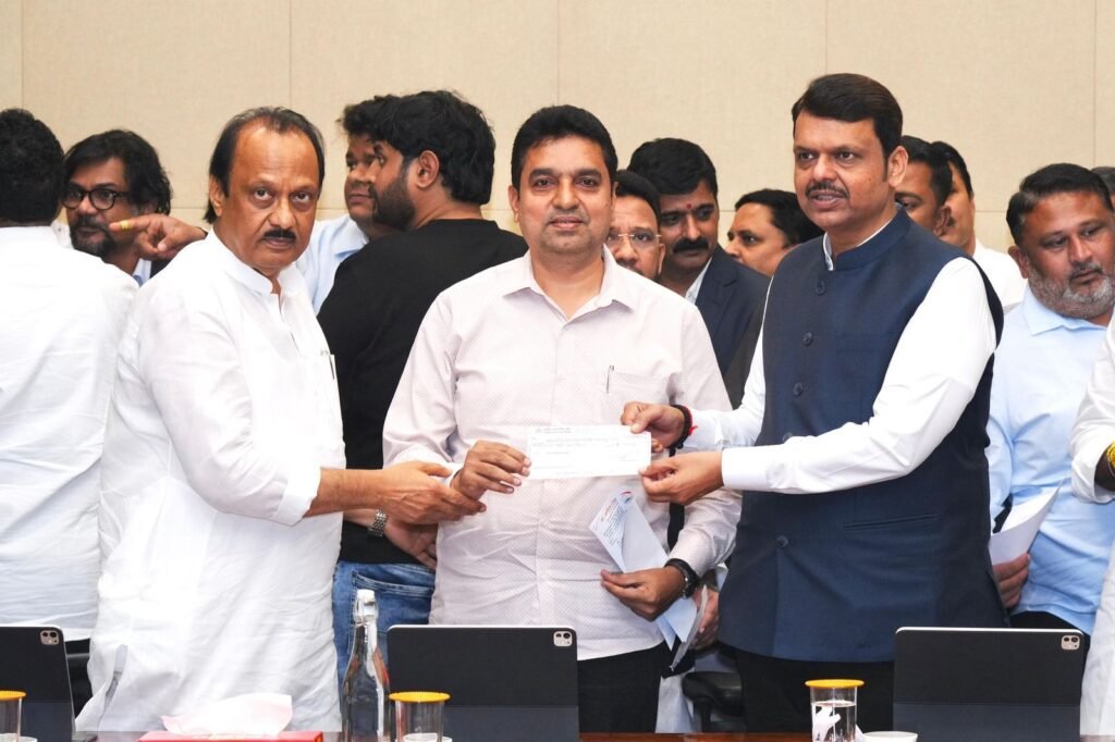 मराठवाडा बाढ़ पीड़ितों की मदद के लिए डॉ आसिफ शेख ने सीएम फंड में दिया सहयोग | New India Times