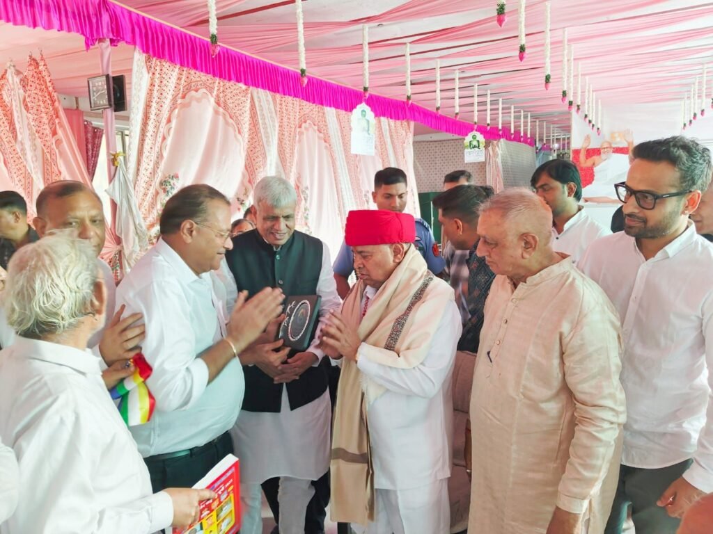 कर्नाटक के राज्यपाल थावरचंद गेहलोत ने गच्छाधिपति आचार्य श्रीमद विजय नित्यसेन सुरीश्वरजी महाराज से लिया आशीर्वाद | New India Times