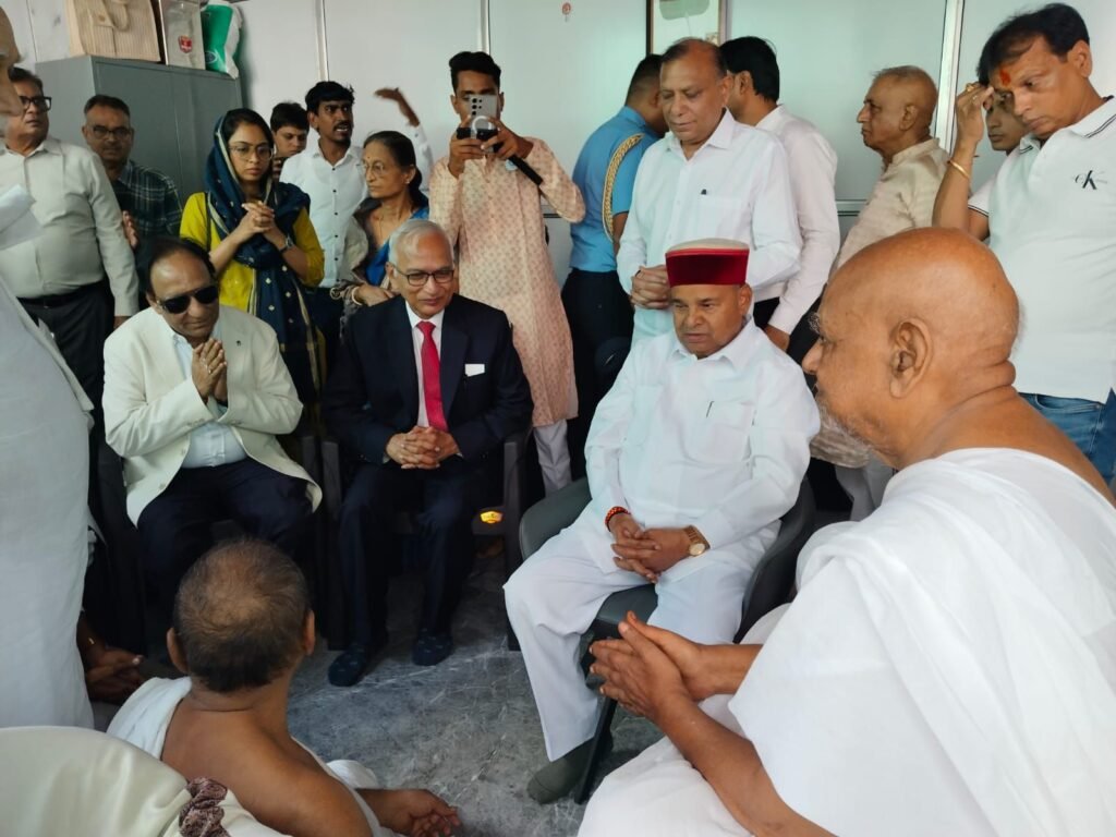 कर्नाटक के राज्यपाल थावरचंद गेहलोत ने गच्छाधिपति आचार्य श्रीमद विजय नित्यसेन सुरीश्वरजी महाराज से लिया आशीर्वाद | New India Times