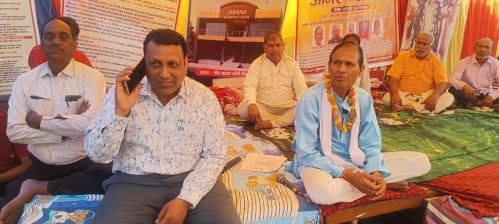 झिन्ना में छठवें दिन भी जारी आमरण अनशन, 15 मांगों व 35 शिकायतों को लेकर ग्रामवासी डटे | New India Times