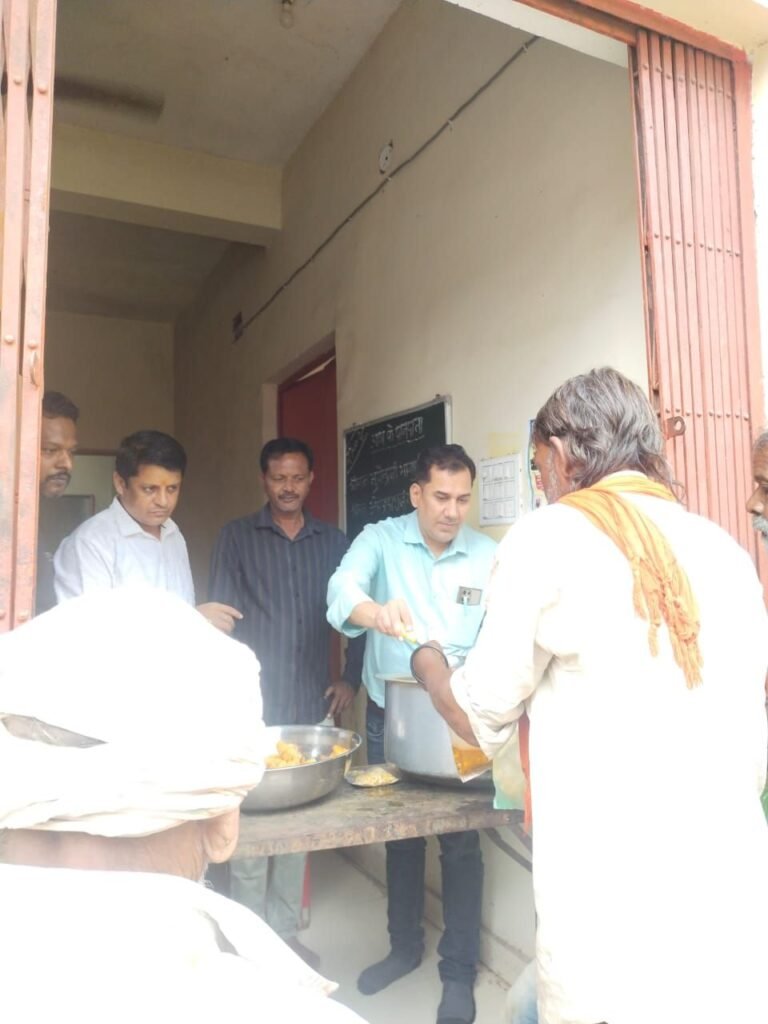 स्वर्गीय मोहनलाल भानपुरिया की प्रथम पुण्यतिथि पर जरूरतमंदों को भोजन के पैकेट वितरित किए गए | New India Times