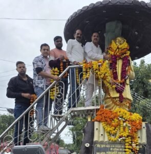 समाजवादी पार्टी व्यापार सभा ने सरदार पटेल जयंती पर किया माल्यार्पण, नेताओं ने दी श्रद्धांजलि | New India Times