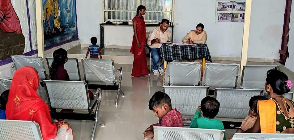 भाईदूज पर हटा जेल में हुई भावनात्मक मुलाकात, 115 बहनों ने बंदी भाइयों से मिलकर मनाया पर्व 1 भाईदूज पर हटा जेल में हुई भावनात्मक मुलाकात, 115 बहनों ने बंदी भाइयों से मिलकर मनाया पर्व | New India Times