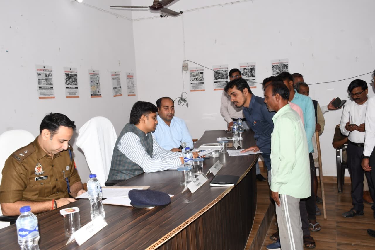 जनसमस्याओं के समाधान को लेकर गंभीर दिखे जिलाधिकारी, इटवा तहसील में कई मामलों का हुआ त्वरित निस्तारण | New India Times