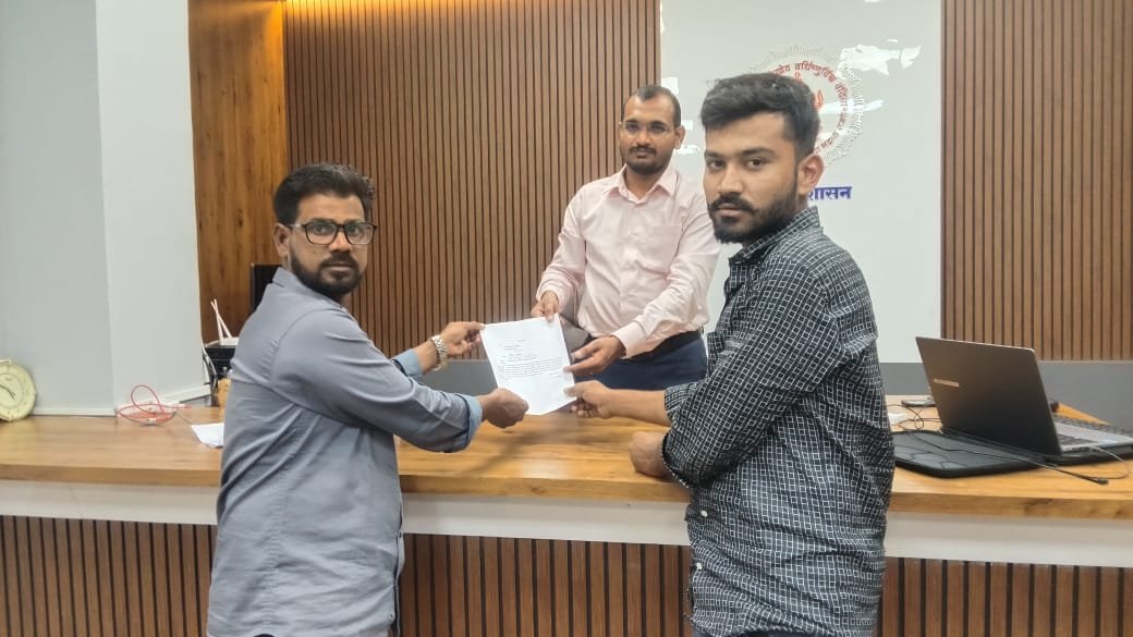 अकोट के इंदिरा नगर में नाली और सड़क निर्माण की मांग तेज़, नागरिकों ने सौंपा ज्ञापन | New India Times