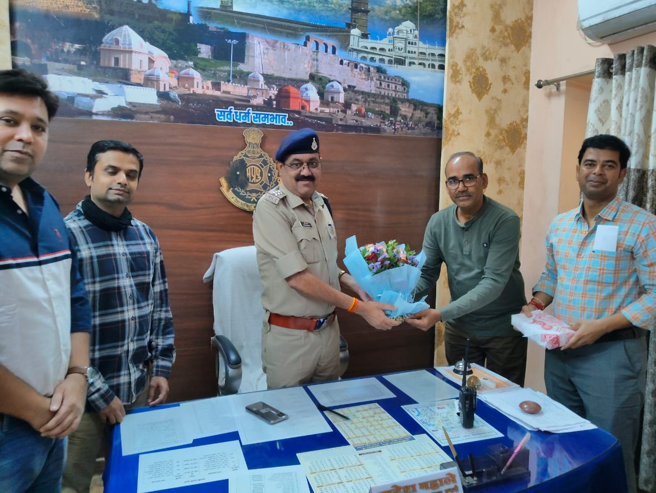 उद्योग नगर साइजिंग एवं टेक्सटाइल्स यूनियन ने थाना प्रभारी गणपति नाका सुरेश महाले का किया सम्मान | New India Times