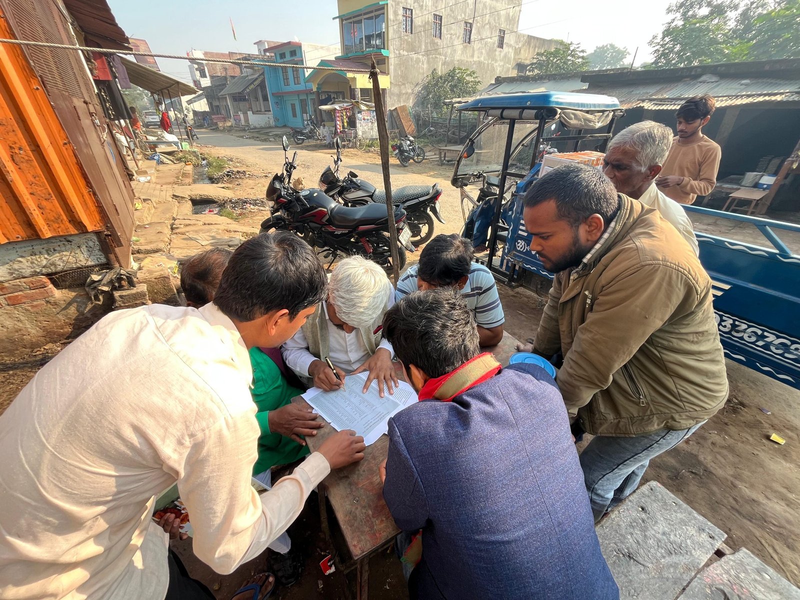 निर्वाचन प्रक्रिया में पारदर्शिता लाने के लिए सपा नेता मणेंद्र मिश्रा का शोहरतगढ़ दौरा 1 निर्वाचन प्रक्रिया में पारदर्शिता लाने के लिए सपा नेता मणेंद्र मिश्रा का शोहरतगढ़ दौरा | New India Times