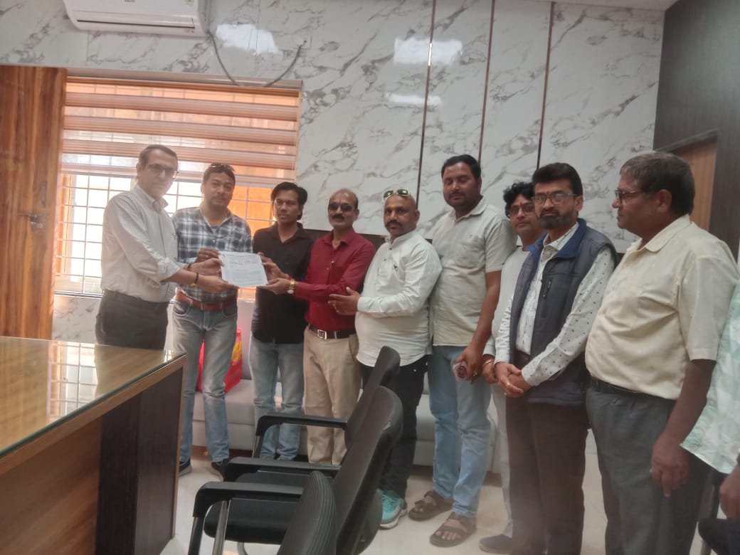 मध्यप्रदेश श्रमजीवी पत्रकार संघ ने मुख्यमंत्री के नाम कलेक्टर को सौंपा 6 सूत्रीय मांग पत्र 1 मध्यप्रदेश श्रमजीवी पत्रकार संघ ने मुख्यमंत्री के नाम कलेक्टर को सौंपा 6 सूत्रीय मांग पत्र | New India Times