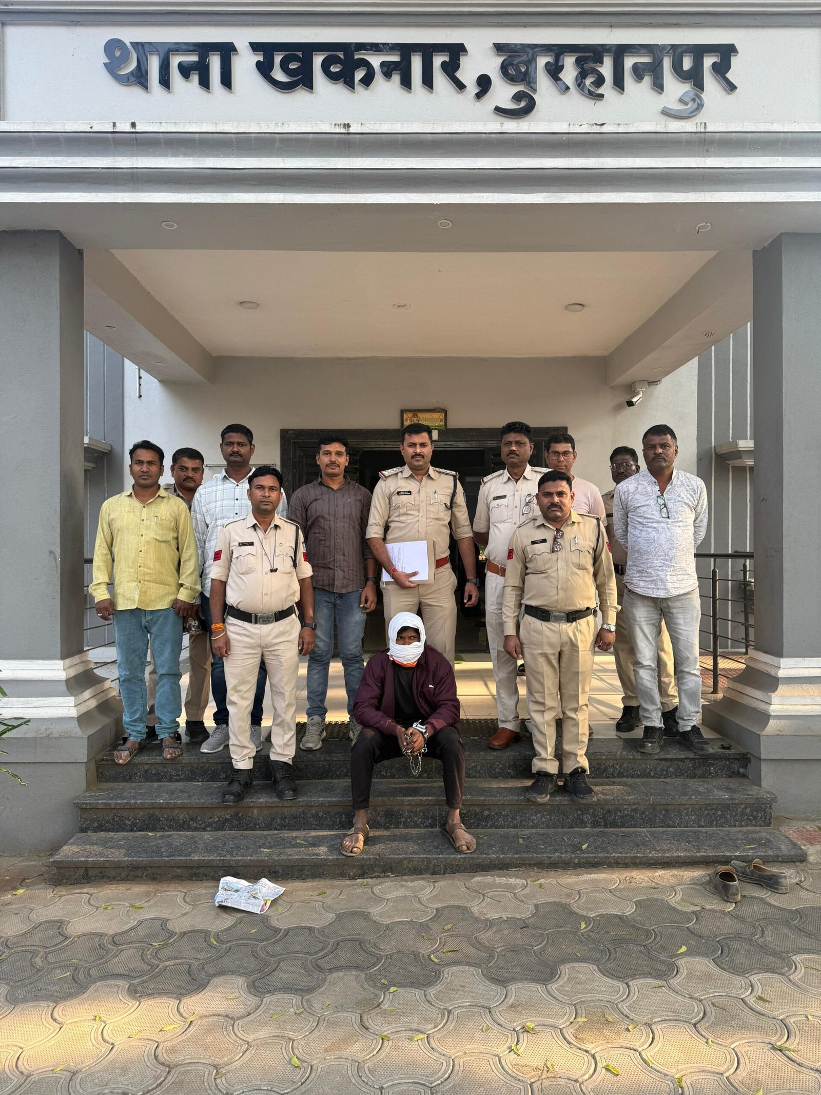 खकनार पुलिस ने तुवर और कपास की फसल के बीच से 7.490 किलोग्राम अवैध गांजा जब्त कर आरोपी को किया गिरफ्तार | New India Times