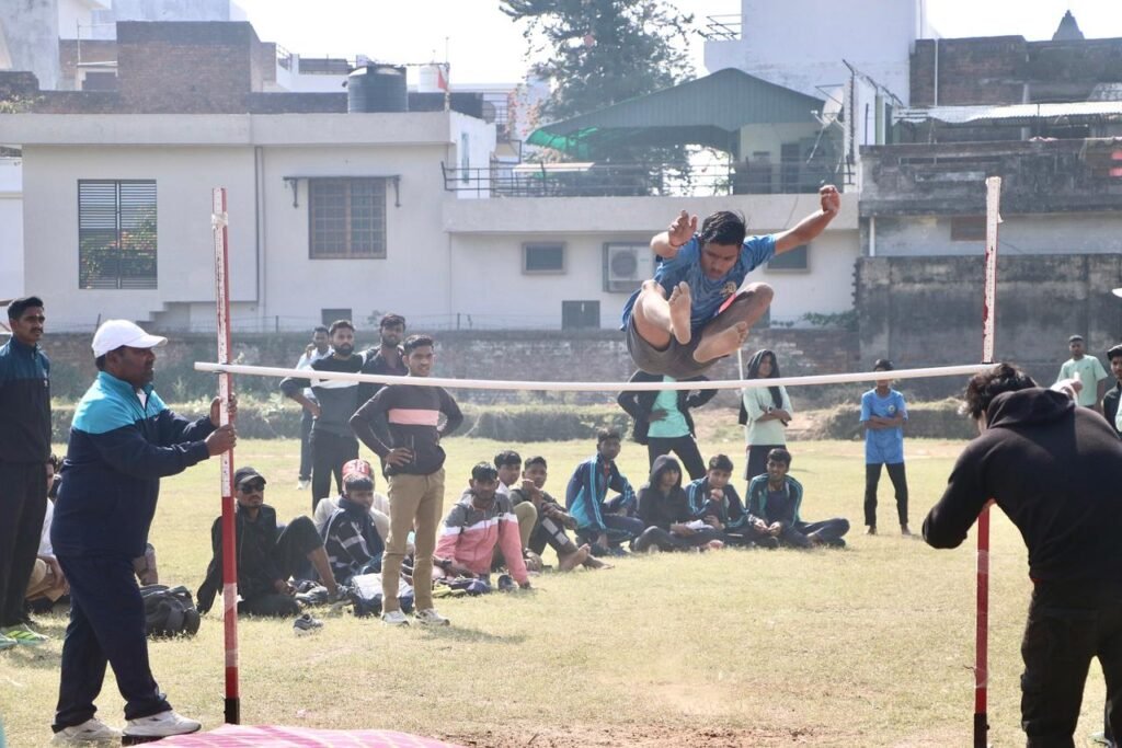 21-19, 21-19 से रंजीत-हर्षित बने बैडमिंटन चैम्पियन, गोला खेल महोत्सव में दिखा जोश और प्रतिभा का संगम | New India Times