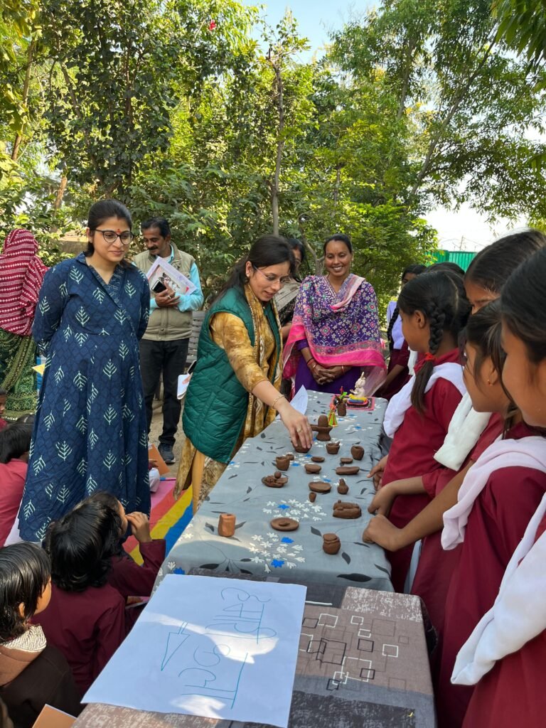 बाल दिवस पर वन कन्या आश्रम में आयोजित सक्षम बाल मेला, अधिकारियों ने बच्चों को दिए बाल अधिकार एवं संरक्षण के महत्वपूर्ण ज्ञान 2 बाल दिवस पर वन कन्या आश्रम में आयोजित सक्षम बाल मेला, अधिकारियों ने बच्चों को दिए बाल अधिकार एवं संरक्षण के महत्वपूर्ण ज्ञान | New India Times