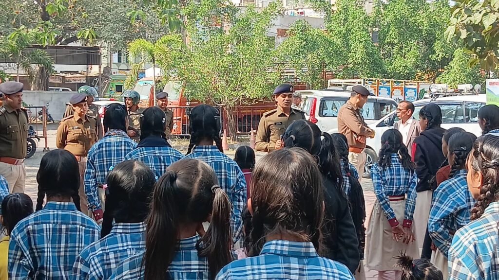 पुलिस-विद्यार्थी संवाद: रायसेन जिले में बाल दिवस पर शैक्षणिक भ्रमण और सुरक्षा जागरूकता कार्यक्रम | New India Times