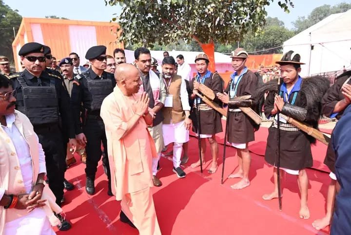 सोनभद्र में जनजाति गौरव दिवस पर मुख्यमंत्री योगी की बड़ी सौगात, विकास परियोजनाओं व जनजातीय सम्मान का हुआ विस्तार | New India Times