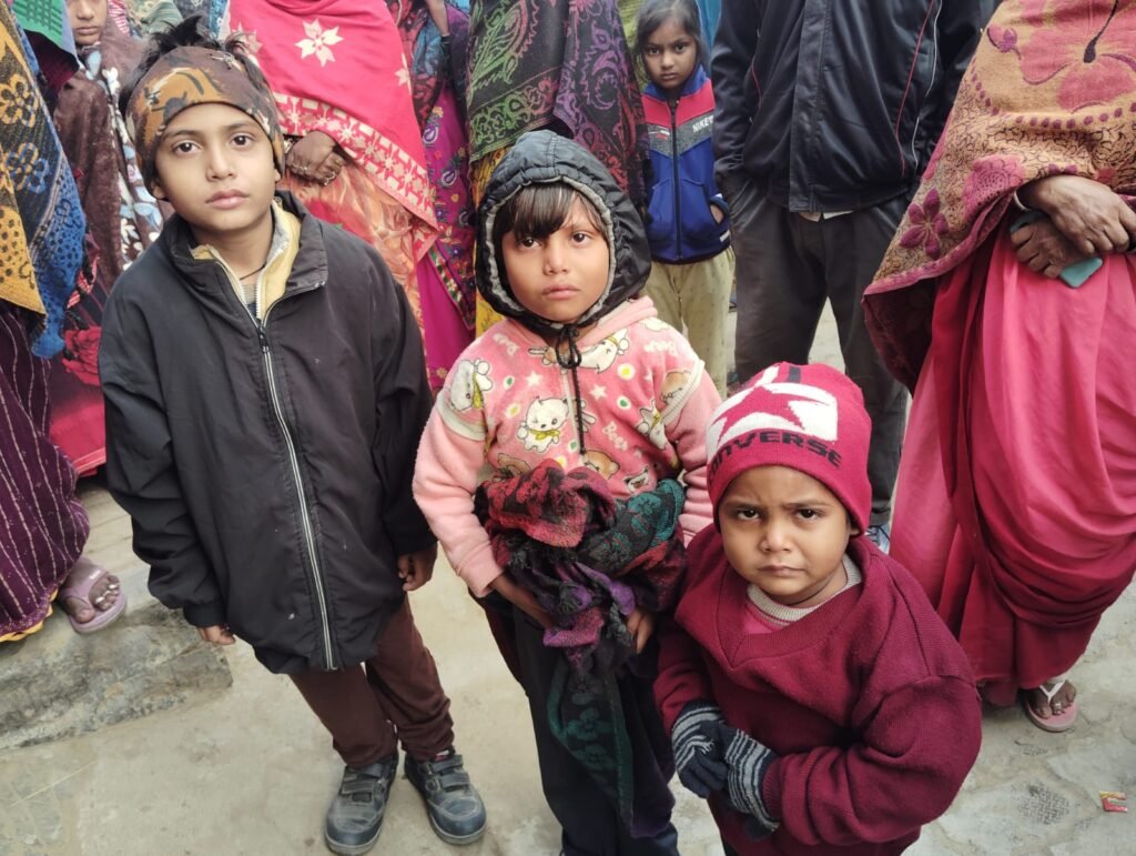 पत्नी की चाकू मारकर हत्या, फिर पति ने की आत्महत्या — खींरो में दर्दनाक हादसे से तीन बच्चे अनाथ 3 पत्नी की चाकू मारकर हत्या, फिर पति ने की आत्महत्या — खींरो में दर्दनाक हादसे से तीन बच्चे अनाथ | New India Times