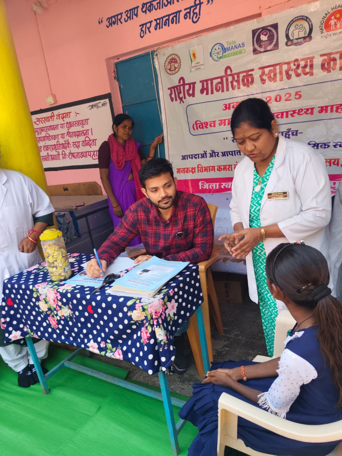 मनकक्ष विभाग ने आदिवासी कन्या आश्रम चांदनी में बालिकाओं को गुड टच–बैड टच सहित सुरक्षा व मानसिक स्वास्थ्य पर किया जागरूक | New India Times