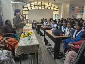 जागरूकता अभियान के तहत स्कूलों में जाकर पुलिस ने छात्र-छात्राओं को सुरक्षा के प्रति किया जागरूक | New India Times