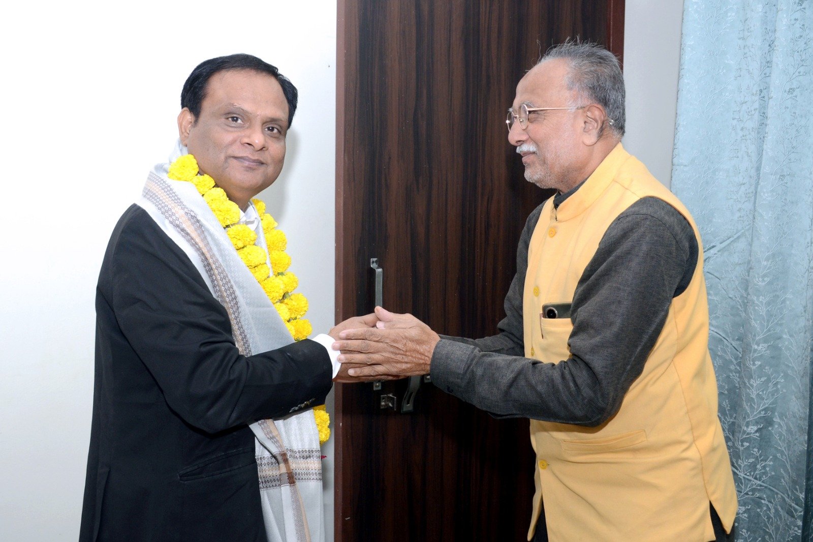 कुटुंब न्यायालय बुरहानपुर के परामर्शदाताओं ने नवागत प्रधान न्यायाधीश श्री तनवीर अहमद खान से की सौजन्य भेंट | New India Times