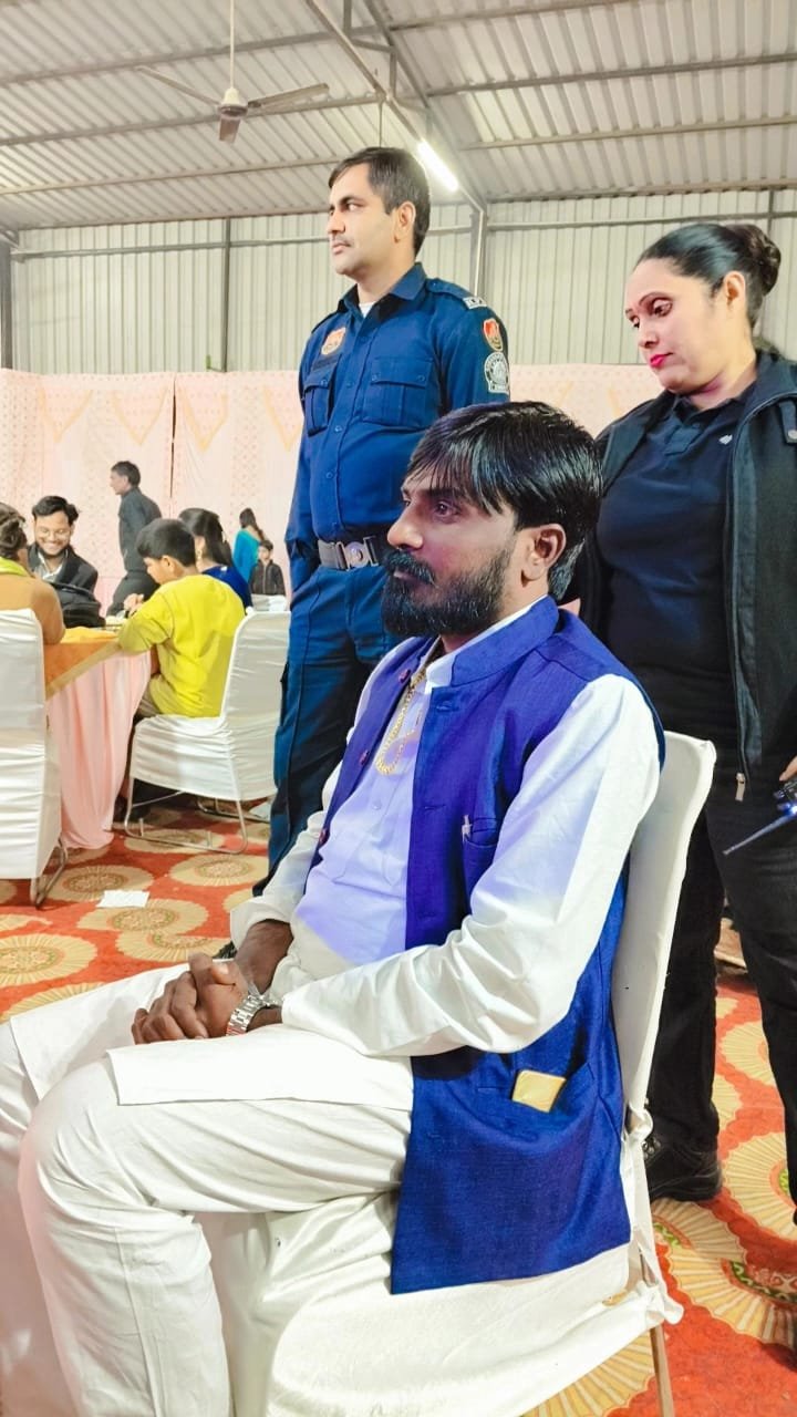 "दोनों भाई छपरी और भिखारी हैं": अनमोल बिश्नोई की वापसी पर सतपाल तंवर का विस्फोटक बयान 1 "दोनों भाई छपरी और भिखारी हैं": अनमोल बिश्नोई की वापसी पर सतपाल तंवर का विस्फोटक बयान | New India Times