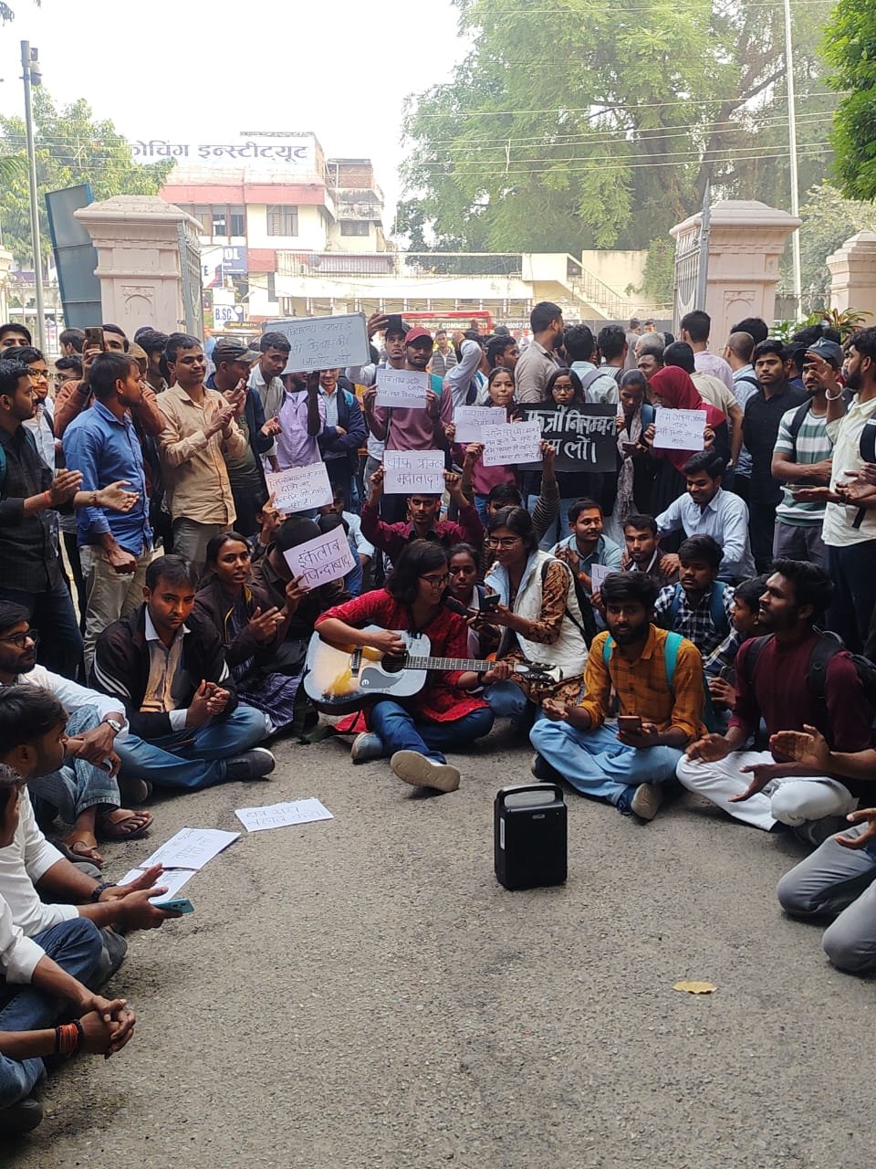 इलाहाबाद विश्वविद्यालय प्रशासन की अलोकतांत्रिक कार्रवाइयों के खिलाफ आइसा का विरोध | New India Times