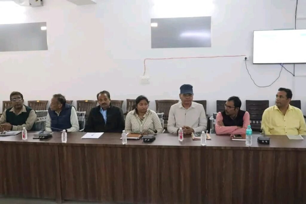 मैहर कलेक्टर के निर्देश: सीएम हेल्पलाइन के जवाब सुधारें और पुरानी शिकायतों को करें अपडेट | New India Times