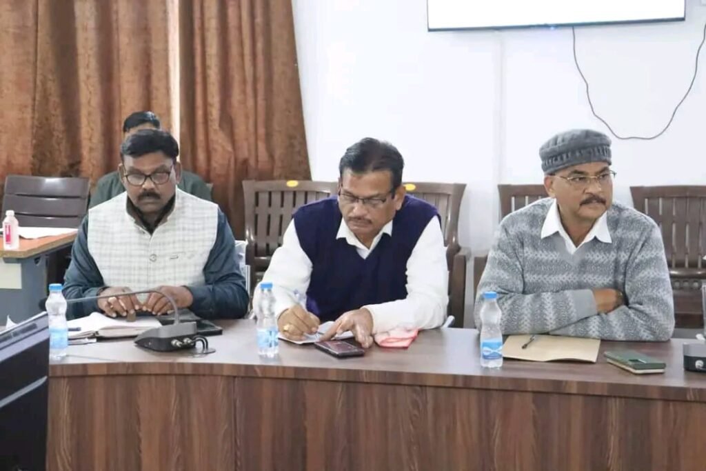 मैहर कलेक्टर के निर्देश: सीएम हेल्पलाइन के जवाब सुधारें और पुरानी शिकायतों को करें अपडेट | New India Times