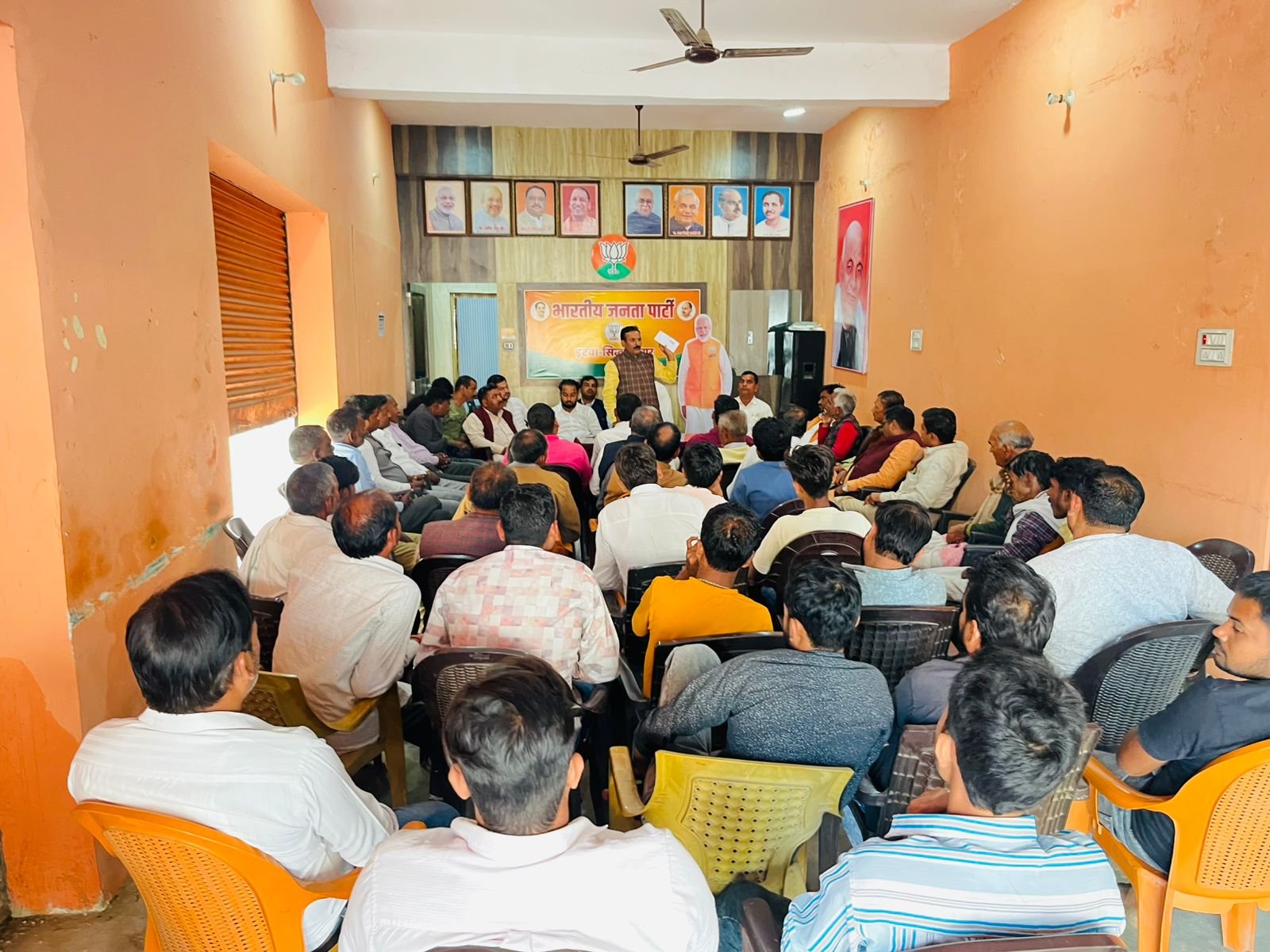 पूर्व मंत्री डॉ सतीश द्विवेदी ने अपने जनसंपर्क कार्यालय पर भाजपा के पदाधिकारियों के साथ SIR के संबंध में की बैठक | New India Times