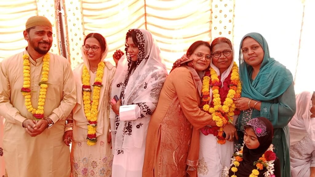 झालोद से उमरा के लिए रवाना हुए जायरीन, मुल्क की अमन-ओ-चैन के लिए करेंगे दुआएं | New India Times