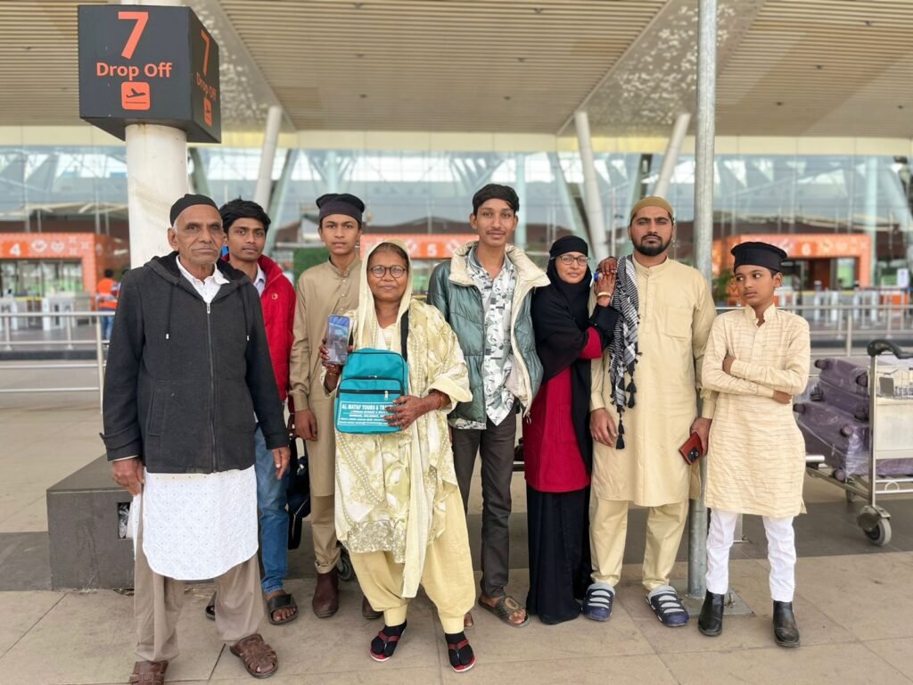 झालोद से उमरा के लिए रवाना हुए जायरीन, मुल्क की अमन-ओ-चैन के लिए करेंगे दुआएं | New India Times