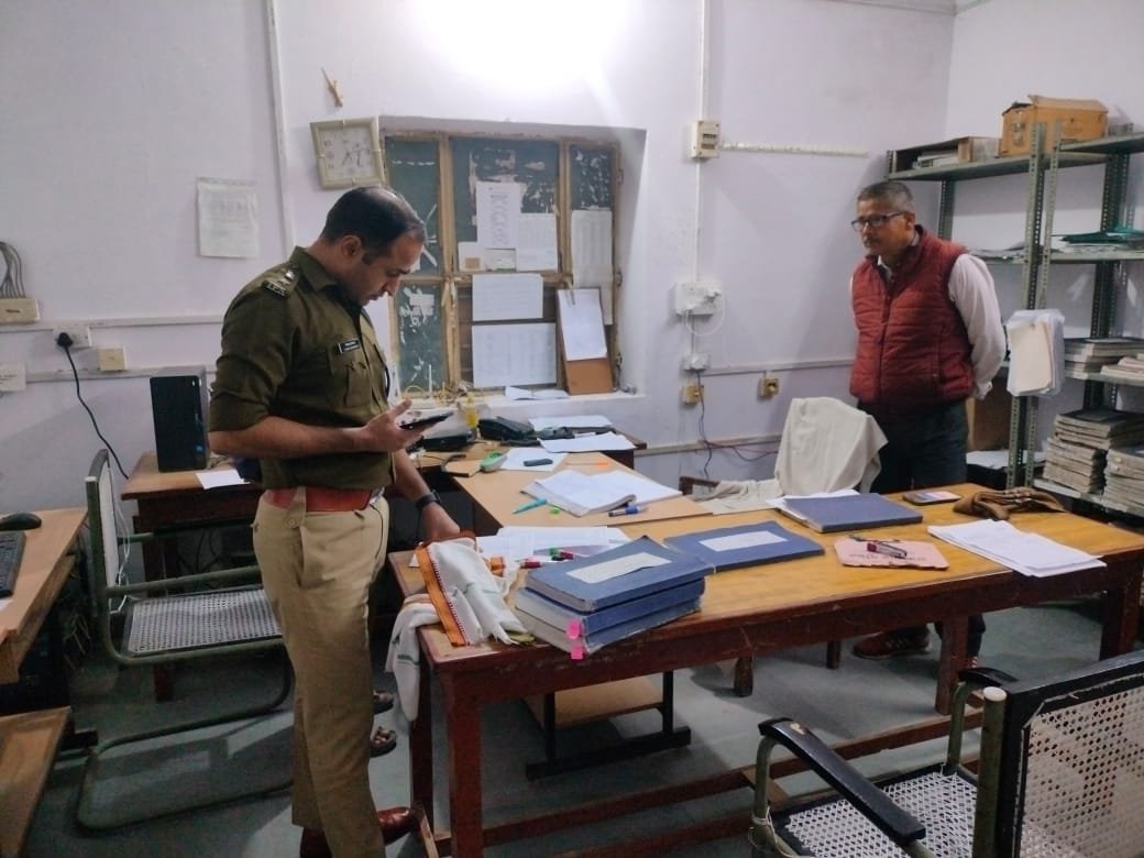 धौलपुर एसपी विकास सांगवान का कंट्रोल रूम का औचक निरीक्षण, स्टाफ को दिए सख्त निर्देश | New India Times