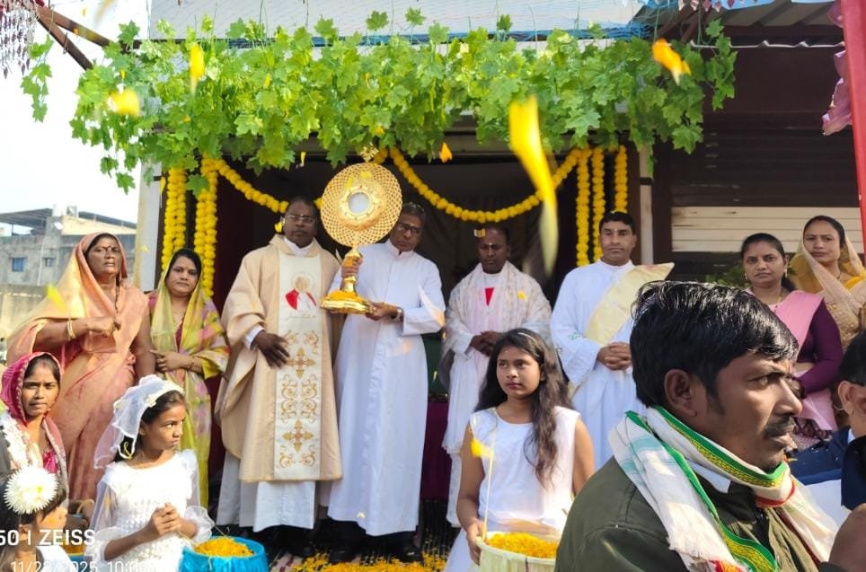 संत अर्नोल्ड चर्च मेघनगर में श्रद्धा और भक्ति के साथ मनाया गया ख्रीस्त राजा पर्व 1 संत अर्नोल्ड चर्च मेघनगर में श्रद्धा और भक्ति के साथ मनाया गया ख्रीस्त राजा पर्व | New India Times