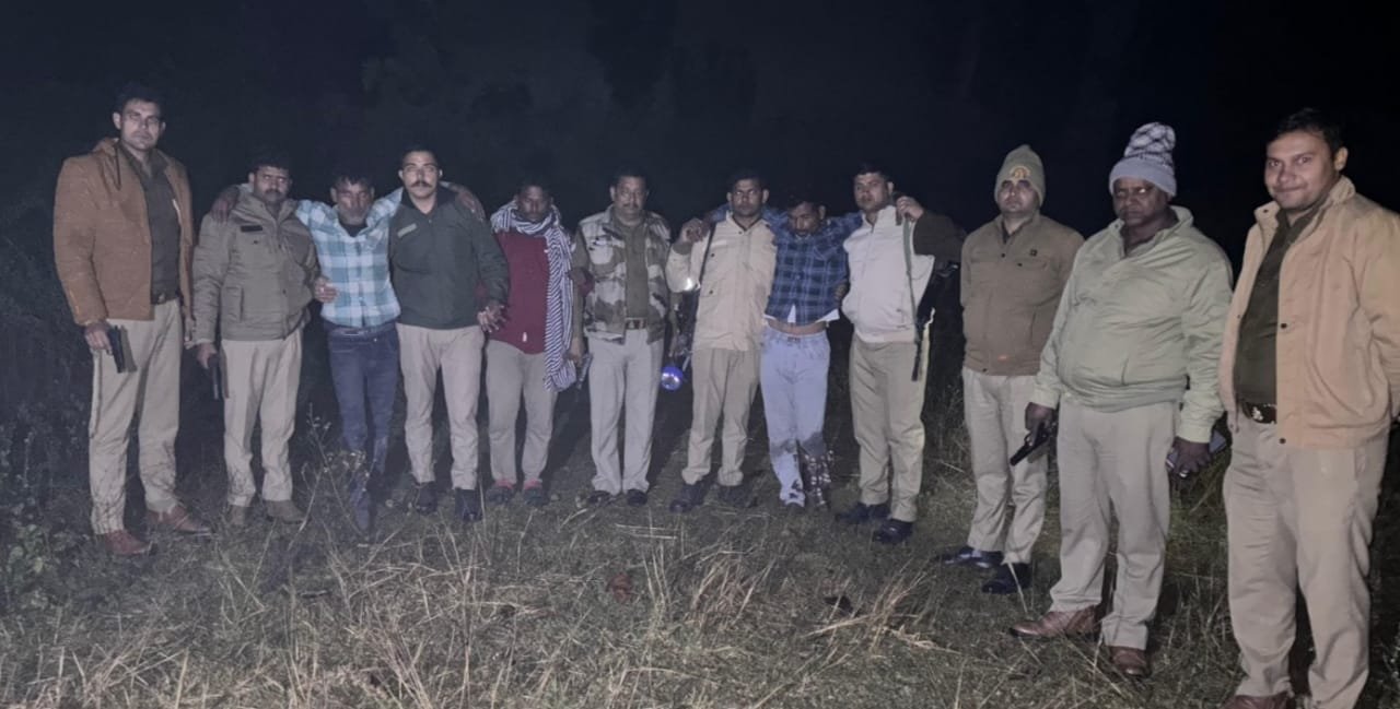 पीलीभीत के गौवध आरोपियों से शाहजहांपुर पुलिस की मुठभेड़, दो घायल, एक गिरफ्तार 1 पीलीभीत के गौवध आरोपियों से शाहजहांपुर पुलिस की मुठभेड़, दो घायल, एक गिरफ्तार | New India Times
